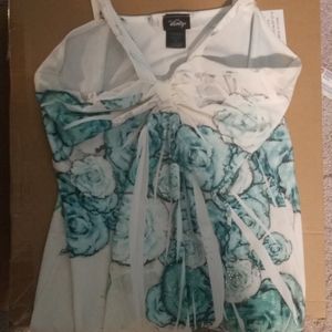 Sleeveless fancy top